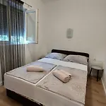 Apartment Zana *