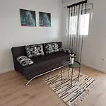 Zana Apartment Pirovac