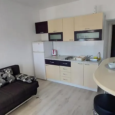 Zana Apartment Pirovac