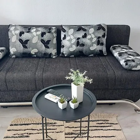 Zana Apartment *