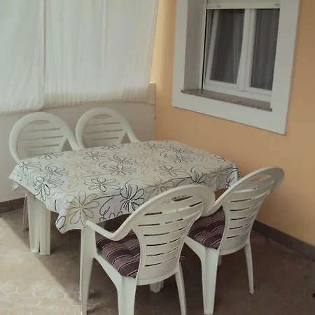 Apartment Zana Pirovac